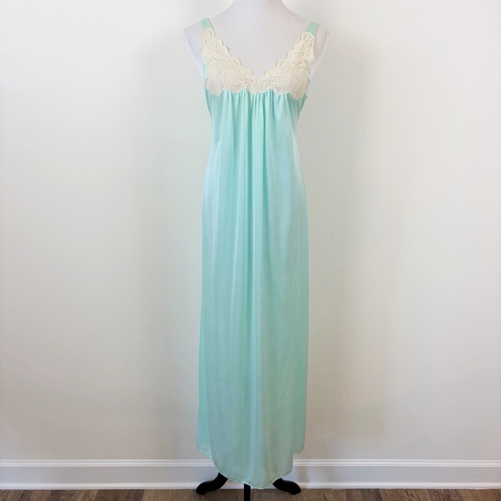Vintage Vanity Fair Lace Bust Chemise Long Nightgown Sleeveless Medium Shirred